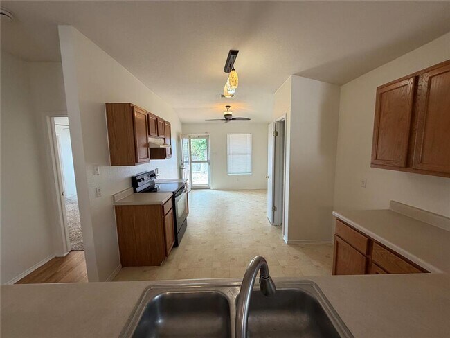 Building Photo - 917 W South St