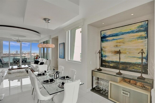 Building Photo - 900 Biscayne Blvd