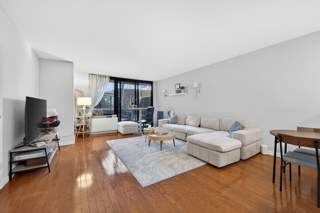 Building Photo - 700 Grove St