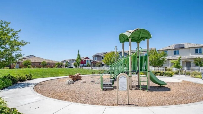 Building Photo - Beautifully Maintained 3-Bedroom Home w/So...