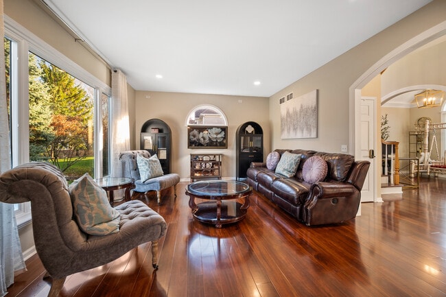 Building Photo - 142 N Dixon Dr