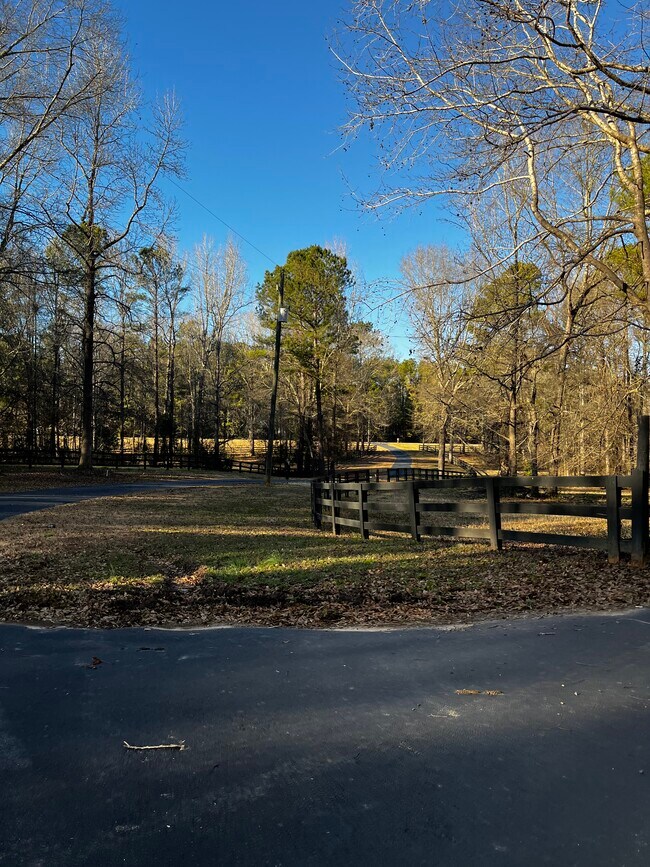 Building Photo - 9888 Whitehouse Pkwy