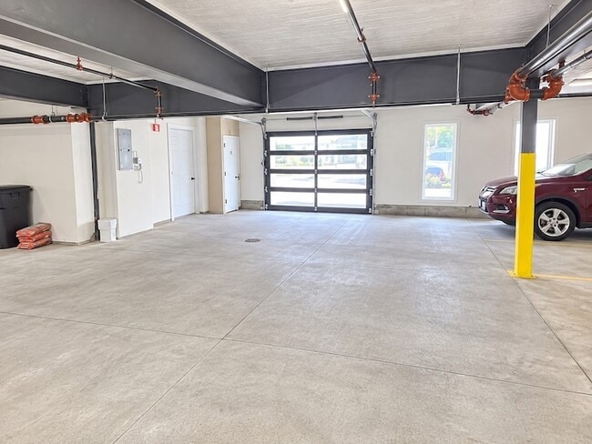Building Photo - 64 Tolman St