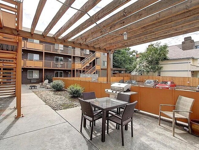 Building Photo - West Wash Park Condo | 1BD | In-Unit W/D | Parking Included