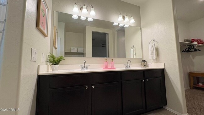 Building Photo - 30998 W Earll Dr