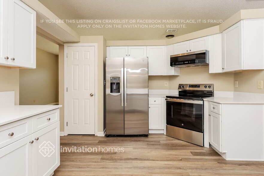 Building Photo - 11836 Lake Fern Dr