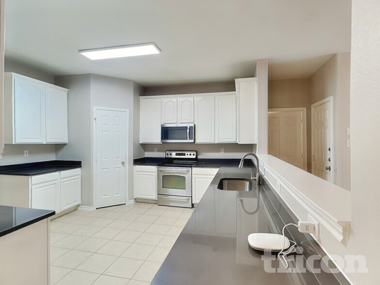 Building Photo - 408 Foliage Cir