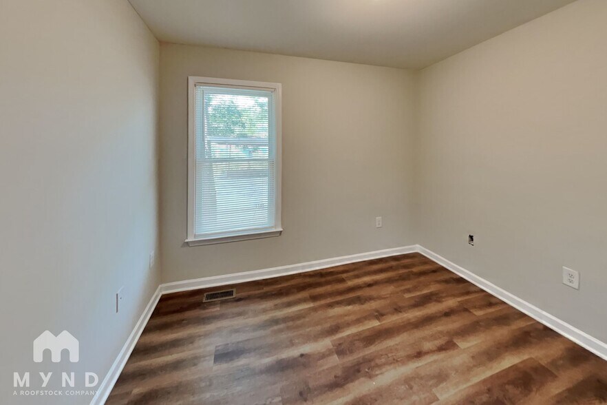 Building Photo - 2434 Bellview Ave NW