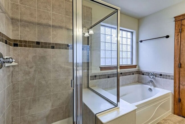 Building Photo - Light-Filled Living in a Peaceful Fort Collins Neighborhood