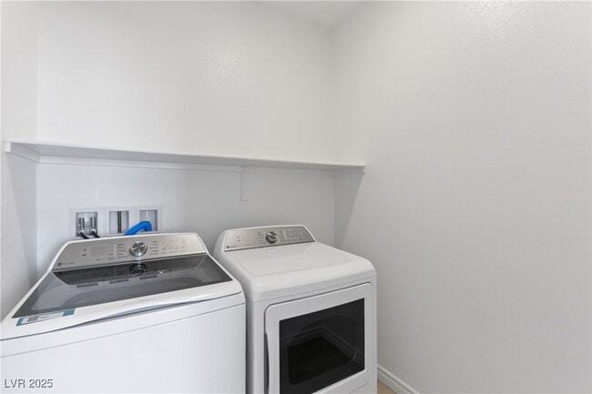 Building Photo - 2502 Vittora Pointe St