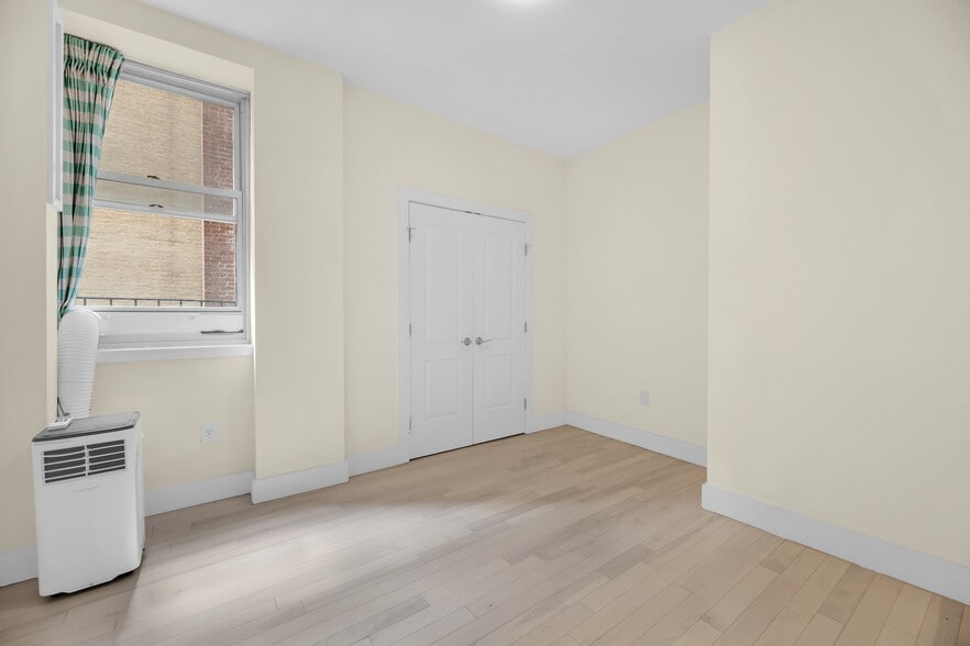 Building Photo - 11 Schermerhorn St