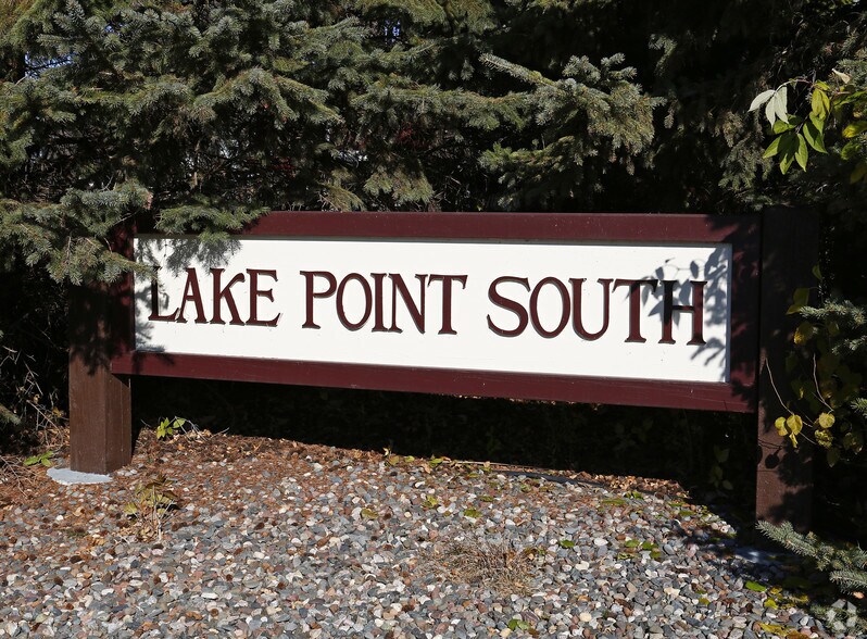 Primary Photo - Lake Point South Apartments