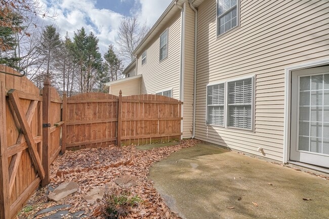 Building Photo - 2567 New Holland Cir