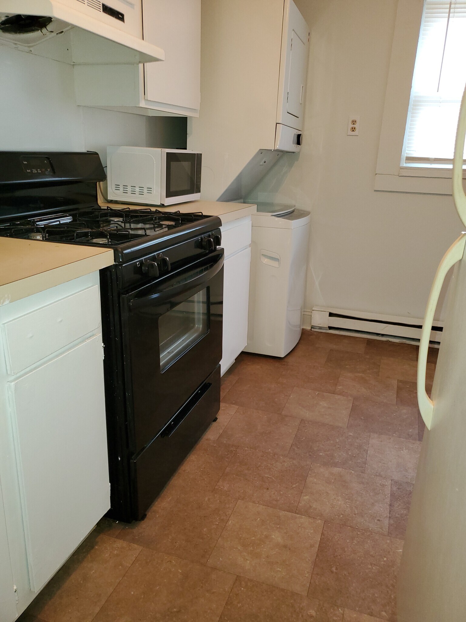 Building Photo - 354 Cherry St