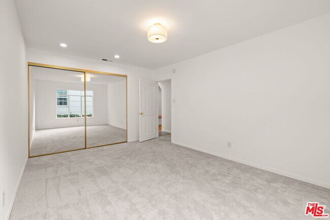 Building Photo - 10384 Northvale Rd
