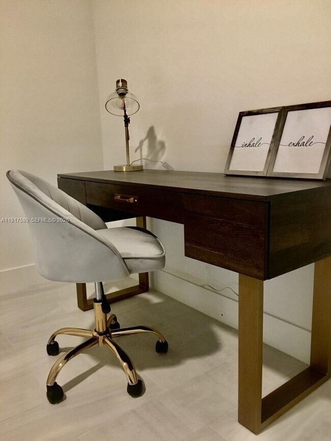 Building Photo - 2000 Metropica Wy