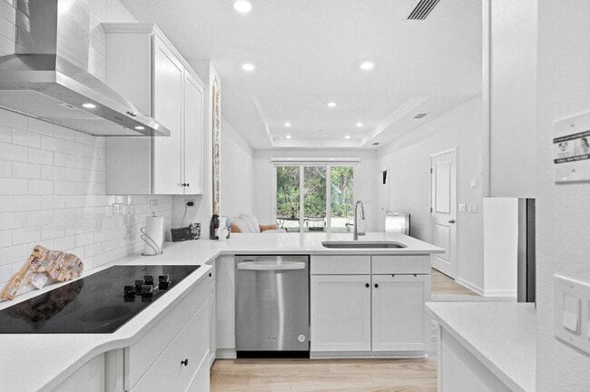 Building Photo - NEW TOWNHOME