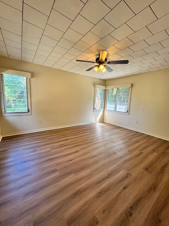 Building Photo - 11850 Schambeau Rd