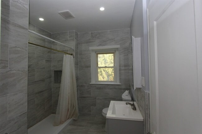 Building Photo - 12 George St