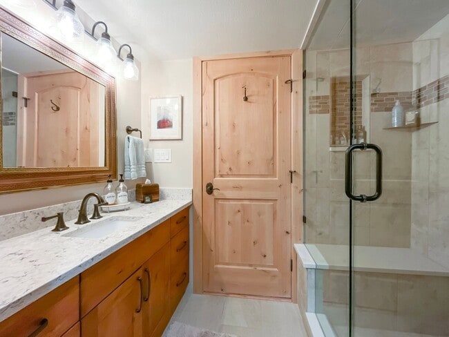 Building Photo - Walk to Town, Overlooking Carter Park, Garage Parking - Updated 2 Bed/2 Bath Available Now for Sk...