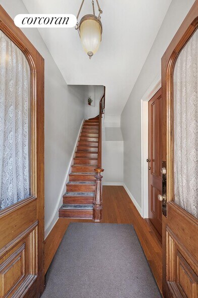 Building Photo - 39 Claver Pl