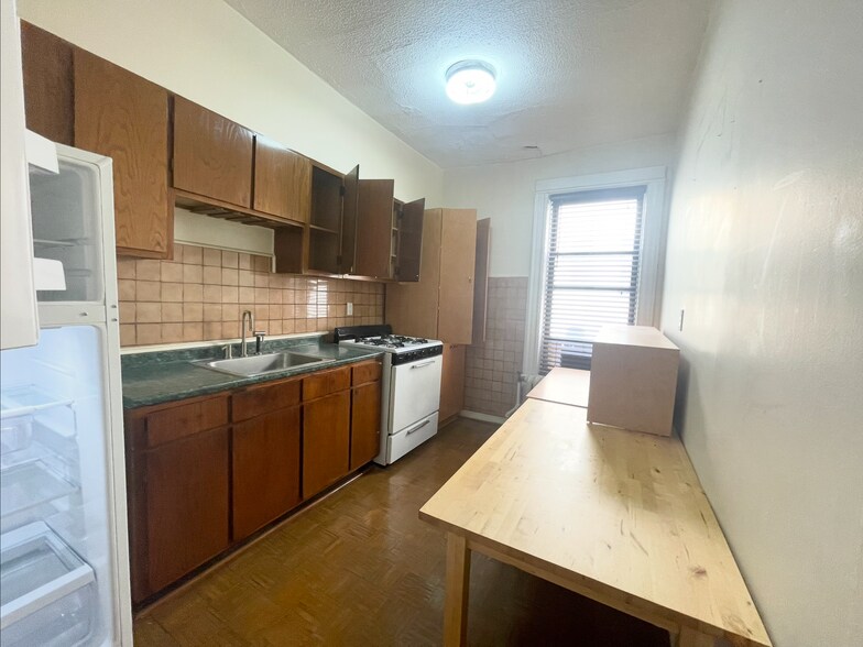 Building Photo - 4215 Broadway