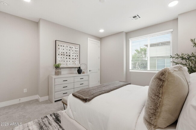 Building Photo - 850 N 8th Ave