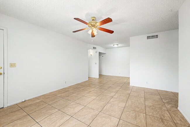 Building Photo - 2931 E Beck Ln