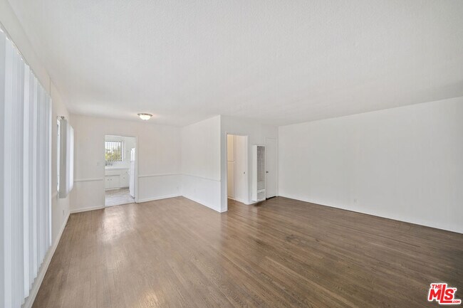 Primary Photo - 2314 S Corning St