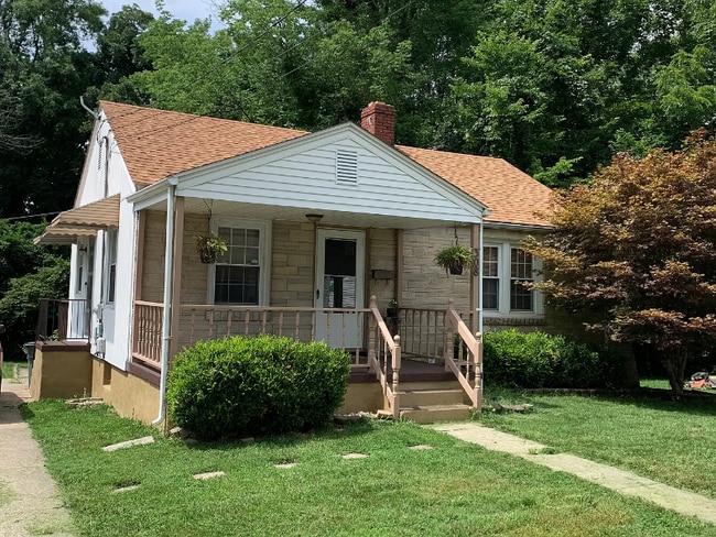 Primary Photo - 308 Village Dr