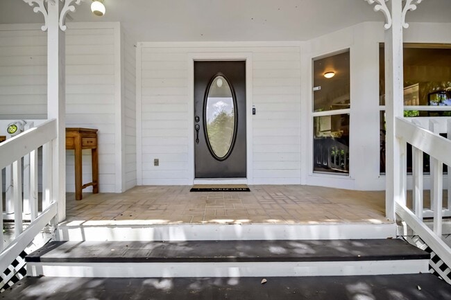 Building Photo - 7447 Hawkins Rd