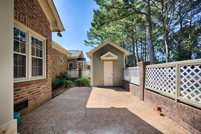 Building Photo - Barnes - 324 Iverness Drive