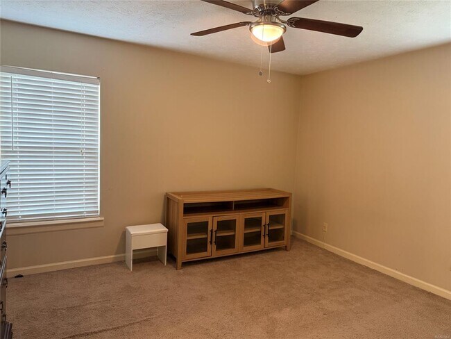 Building Photo - 803 Summer Ln