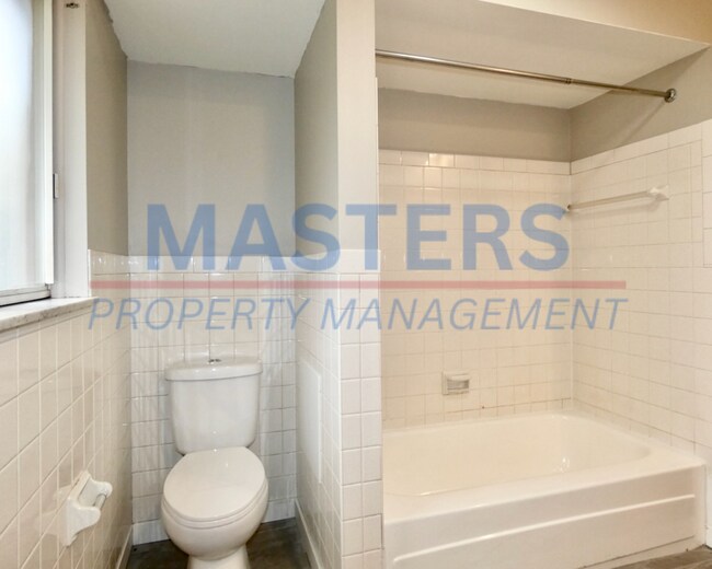 Building Photo - 2017 Garden Ln