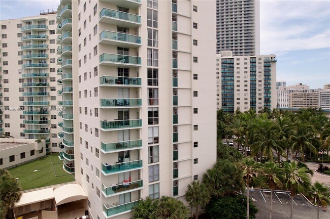Building Photo - 3901 S Ocean Dr