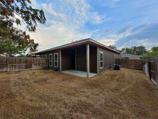 Building Photo - 210 Oakcrest Rd