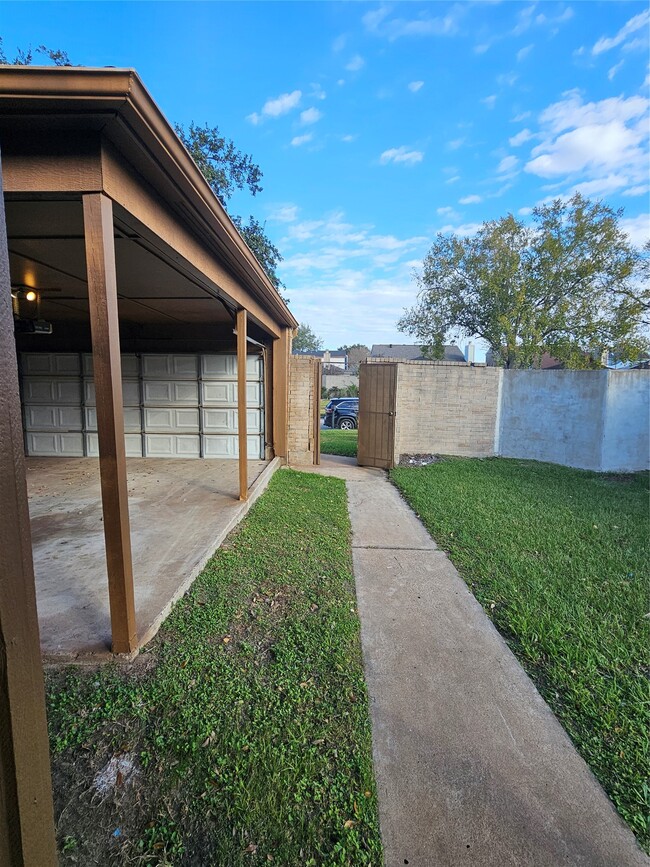 Building Photo - 8151 Misty Ridge Ln