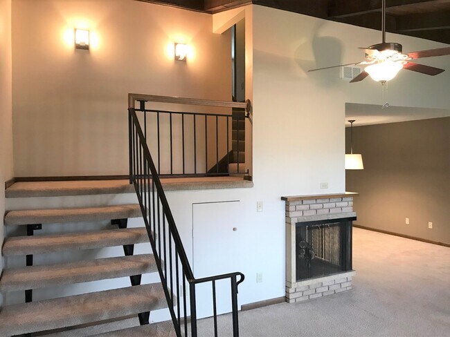 Building Photo - 408 Holly Ln