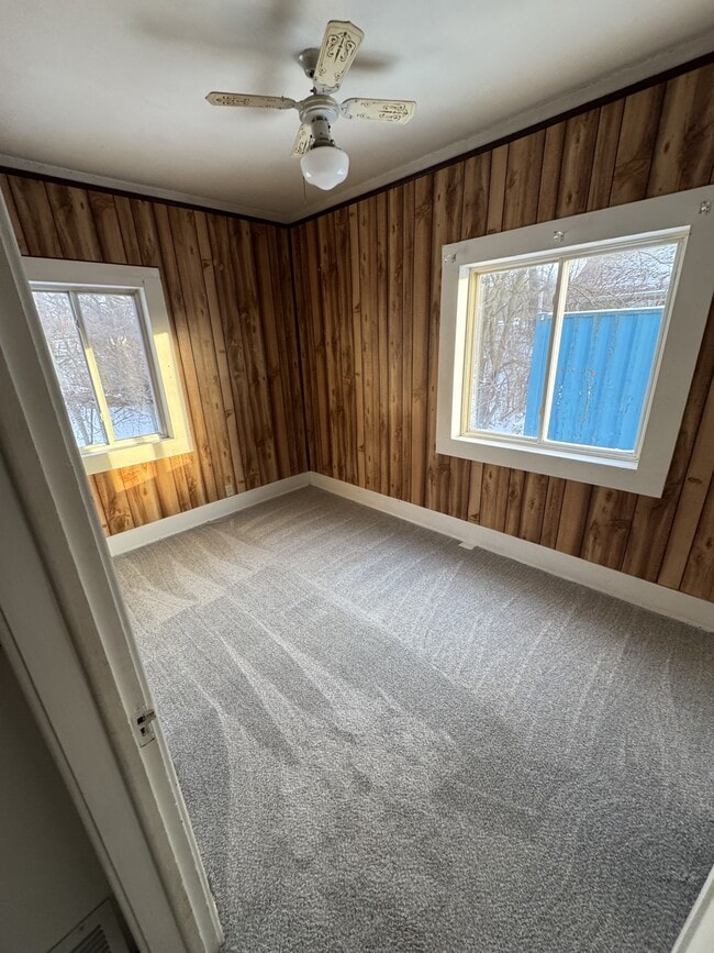 Building Photo - 1925 Sheridan Rd