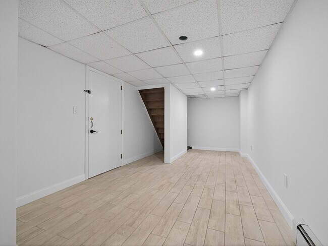 Building Photo - 471 Medford St
