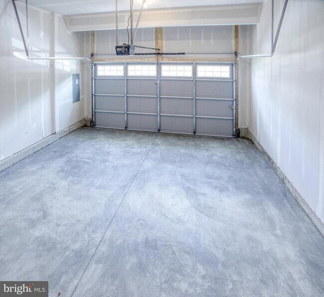 Building Photo - 106 Trails Way