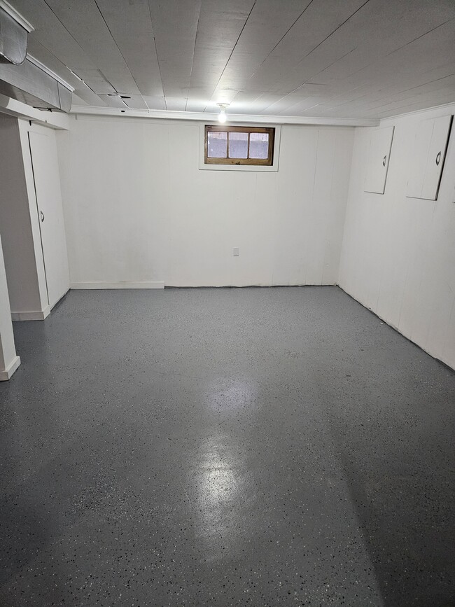 Building Photo - 611 W 32nd St