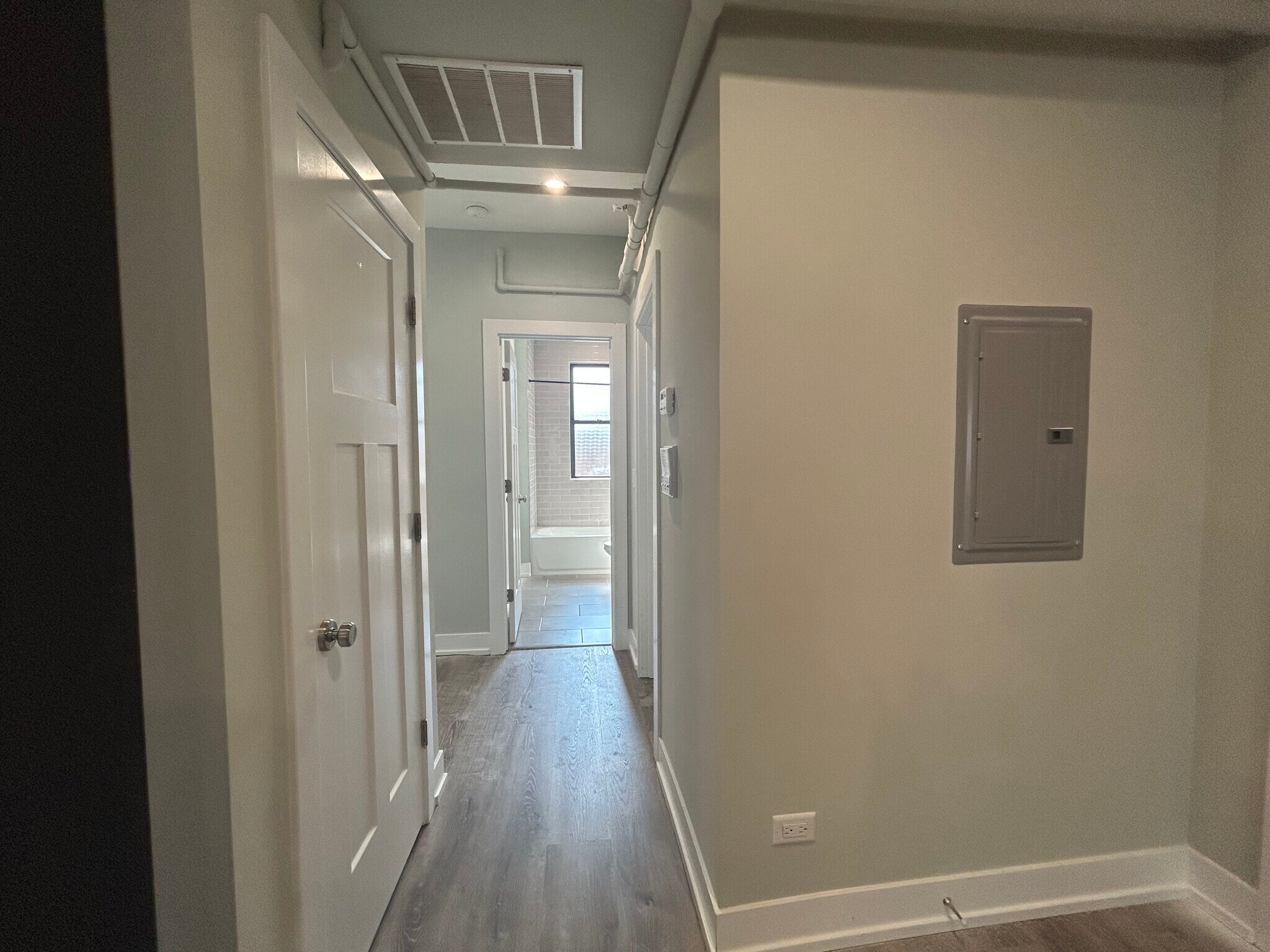 Building Photo - 1000 Crain St