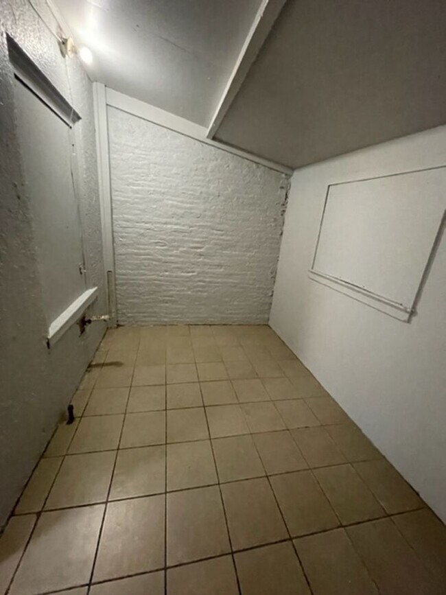 Building Photo - Amazing 3Bd/1Bath in Carroll Park