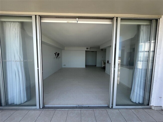 Building Photo - 18021 Biscayne Blvd
