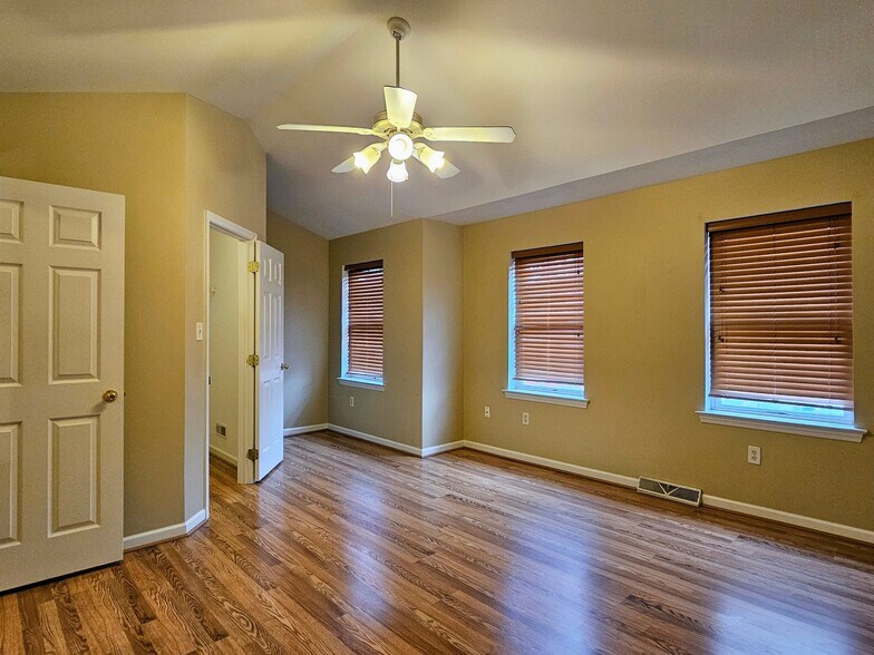 Building Photo - 562 Wood Duck Dr