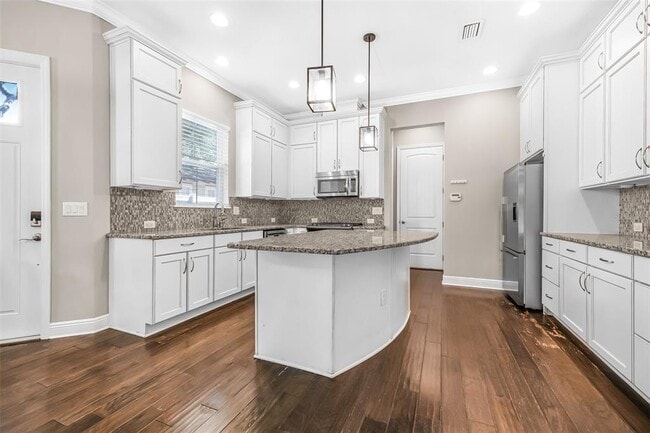 Building Photo - 307 S Gomez Ave