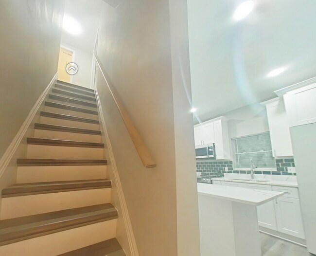 Building Photo - 249 Laurel Ave SW