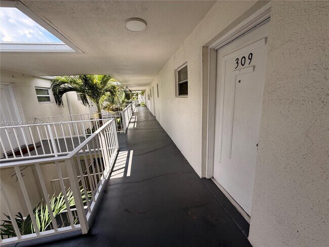 Building Photo - 4205 N University Dr