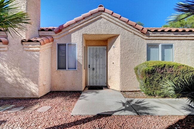 Building Photo - Fully Renovated Single Story 3bd/2bth Single Family Home